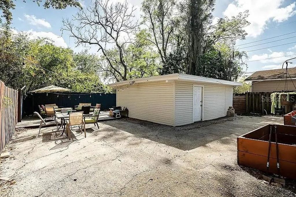 Image 25 of property listing at 313 S LAWSONA BOULEVARD, Orlando, FL 32801