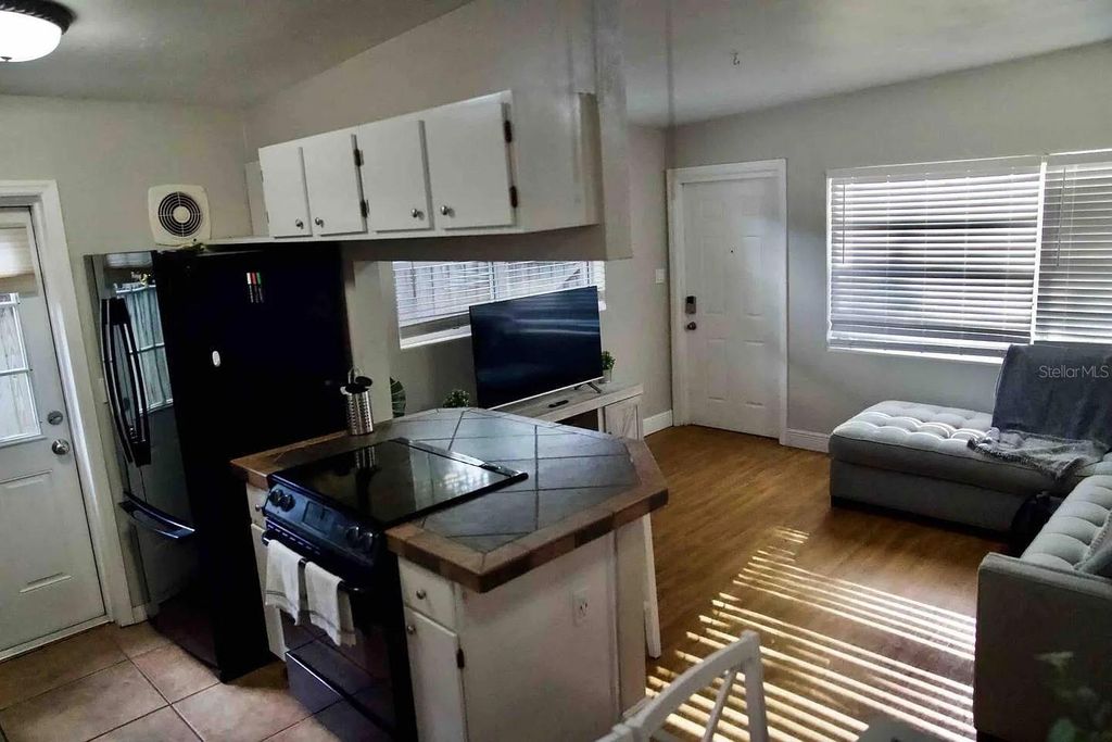 Image 32 of property listing at 313 S LAWSONA BOULEVARD, Orlando, FL 32801