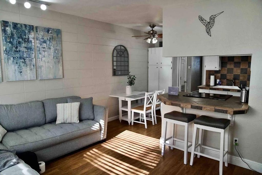 Image 6 of property listing at 313 S LAWSONA BOULEVARD, Orlando, FL 32801