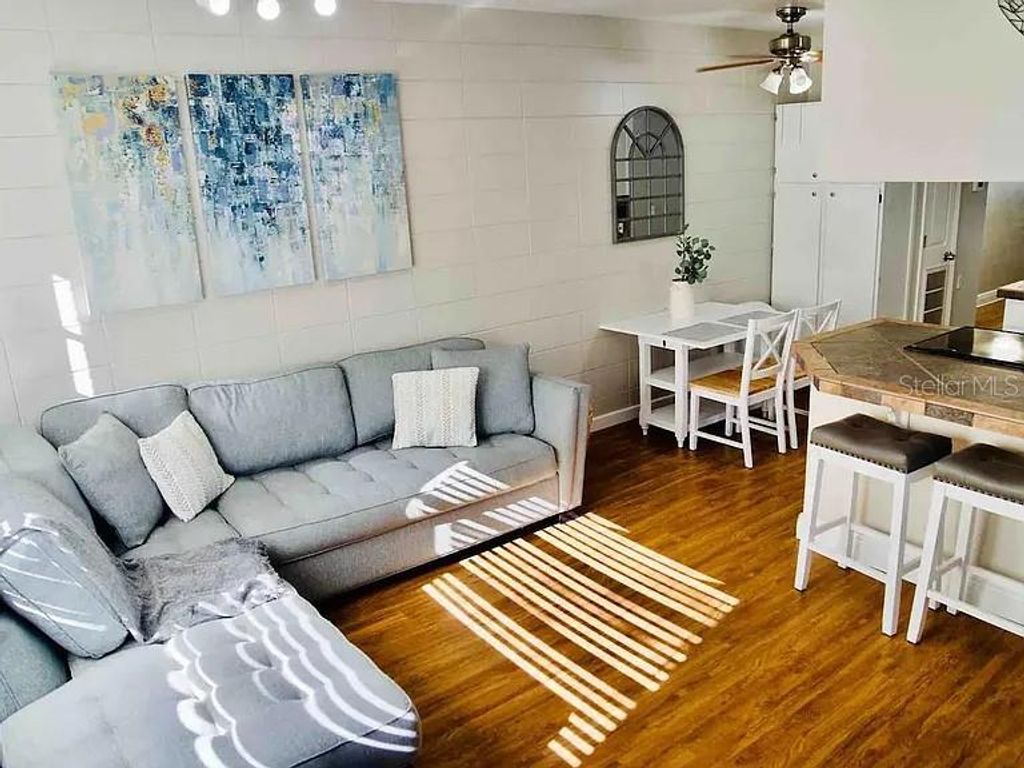 Image 8 of property listing at 313 S LAWSONA BOULEVARD, Orlando, FL 32801