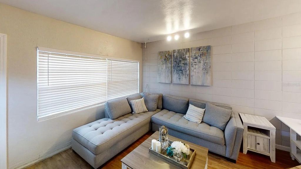 Image 9 of property listing at 313 S LAWSONA BOULEVARD, Orlando, FL 32801