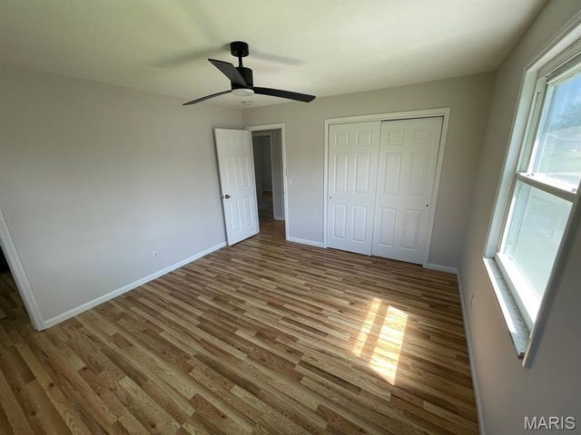 1036 Washington Drive, South Roxana, IL 62087