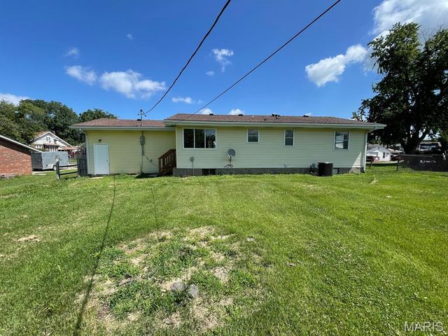 1036 Washington Drive, South Roxana, IL 62087