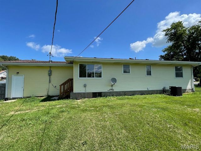 1036 Washington Drive, South Roxana, IL 62087
