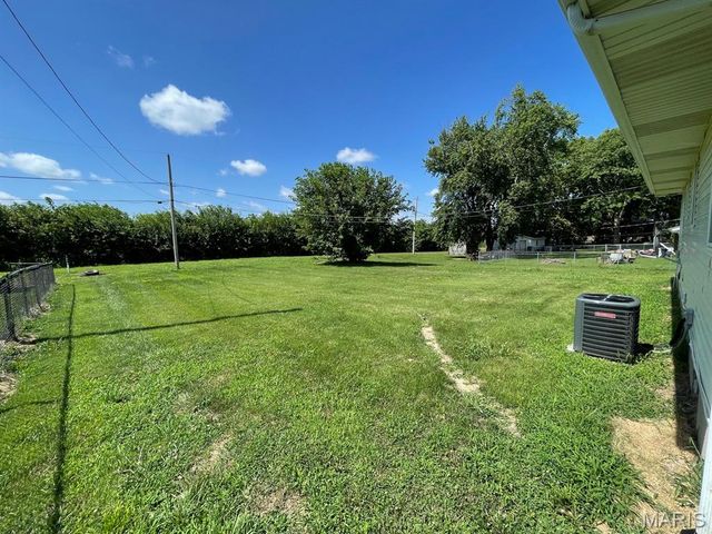 1036 Washington Drive, South Roxana, IL 62087