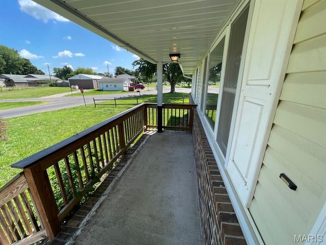 1036 Washington Drive, South Roxana, IL 62087