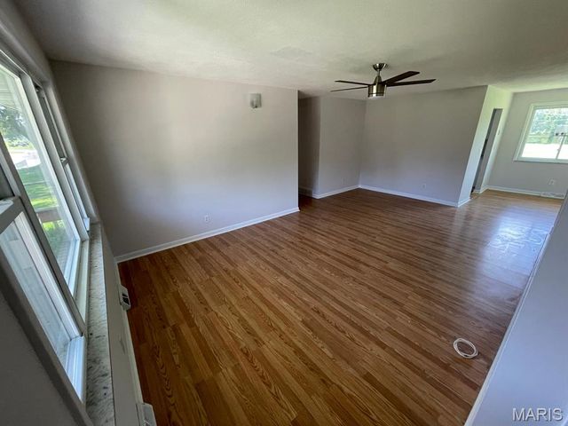 1036 Washington Drive, South Roxana, IL 62087