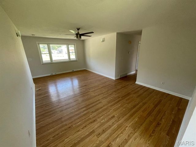 1036 Washington Drive, South Roxana, IL 62087