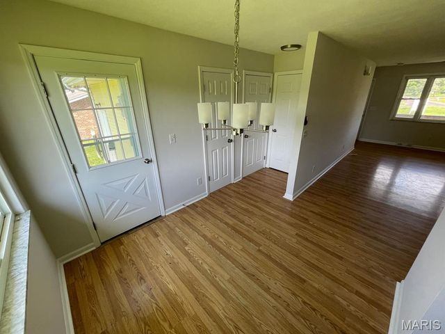 1036 Washington Drive, South Roxana, IL 62087