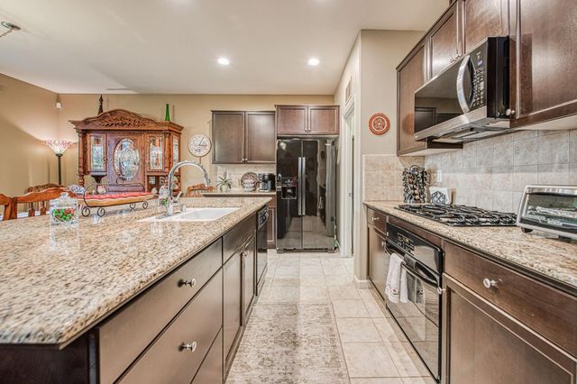 1764 N Mcpherson Lane, Clovis, CA 93619