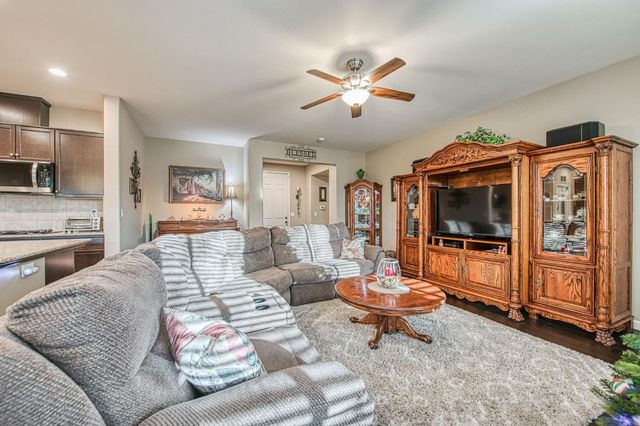 1764 N Mcpherson Lane, Clovis, CA 93619