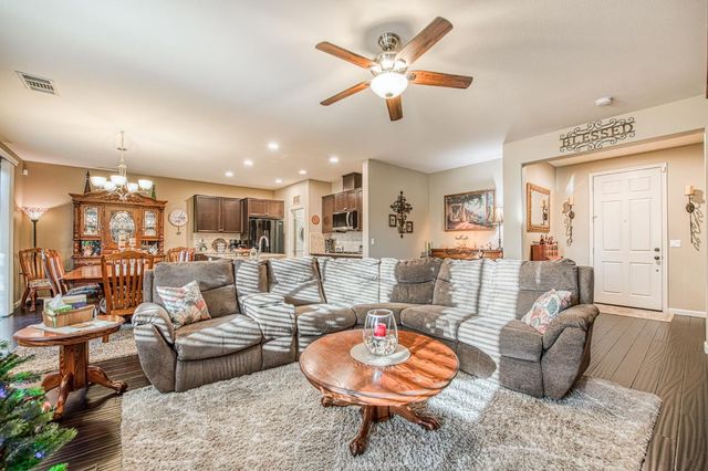 1764 N Mcpherson Lane, Clovis, CA 93619