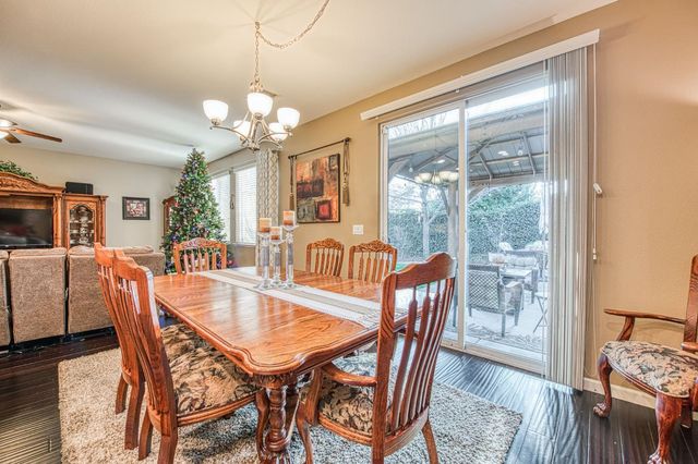 1764 N Mcpherson Lane, Clovis, CA 93619