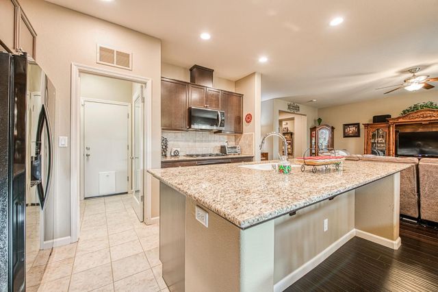 1764 N Mcpherson Lane, Clovis, CA 93619