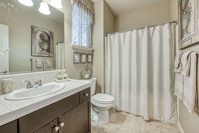 1764 N Mcpherson Lane, Clovis, CA 93619