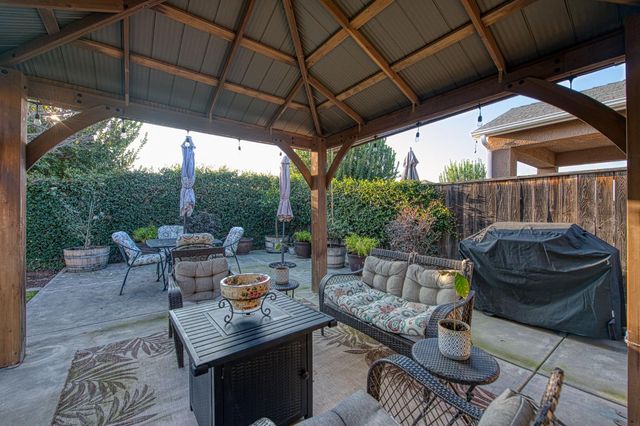 1764 N Mcpherson Lane, Clovis, CA 93619