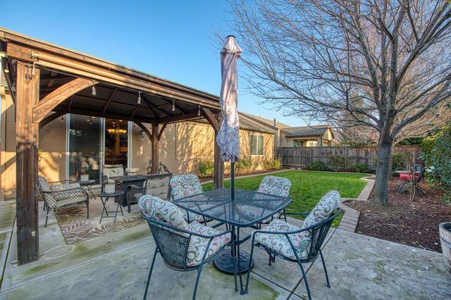 1764 N Mcpherson Lane, Clovis, CA 93619