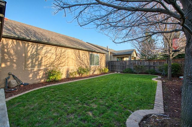 1764 N Mcpherson Lane, Clovis, CA 93619