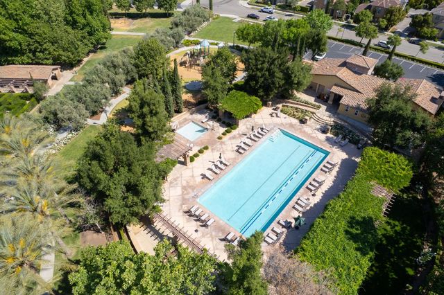 1764 N Mcpherson Lane, Clovis, CA 93619