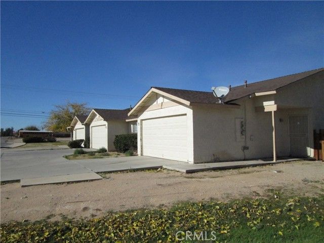 15592 Tonekai Road, Apple Valley, CA 92307