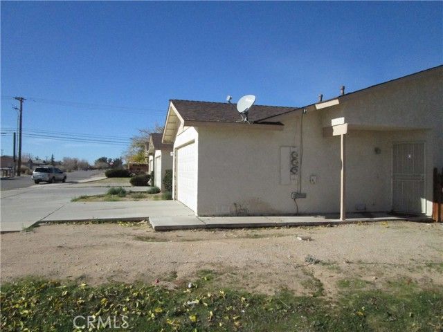 15592 Tonekai Road, Apple Valley, CA 92307