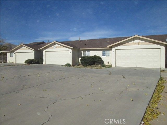 15592 Tonekai Road, Apple Valley, CA 92307