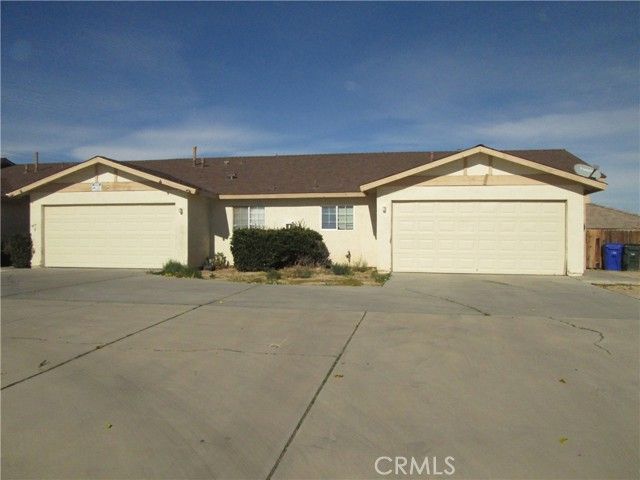 15592 Tonekai Road, Apple Valley, CA 92307