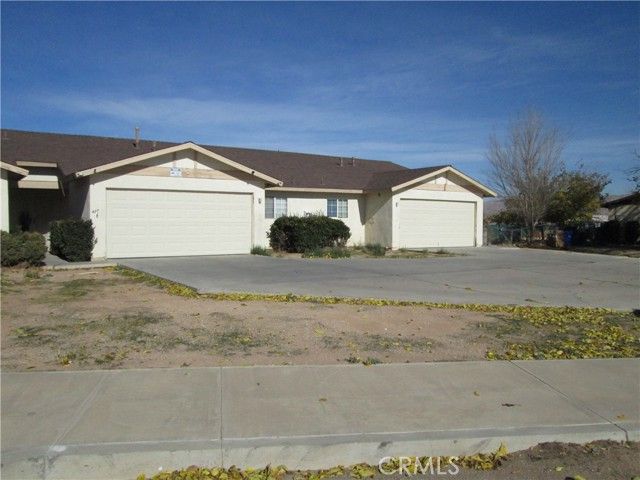 15592 Tonekai Road, Apple Valley, CA 92307
