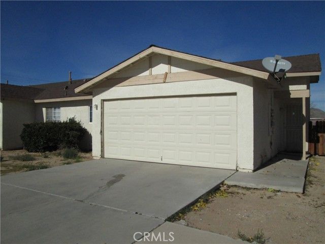 15592 Tonekai Road, Apple Valley, CA 92307