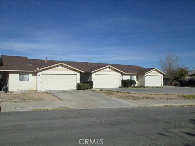 15592 Tonekai Road, Apple Valley, CA 92307
