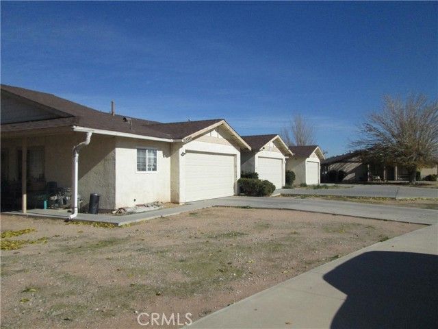 15592 Tonekai Road, Apple Valley, CA 92307