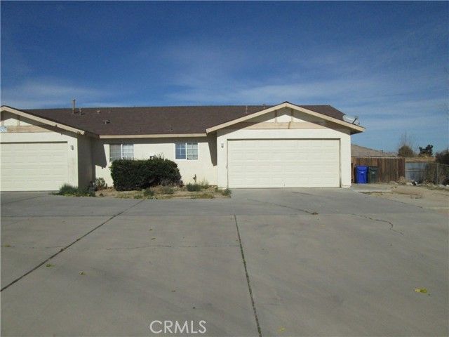 15592 Tonekai Road, Apple Valley, CA 92307
