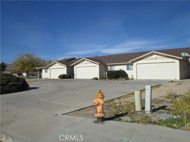 15592 Tonekai Road, Apple Valley, CA 92307