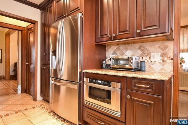 519 Saint Pauls Avenue, Cliffside Park, NJ 07010