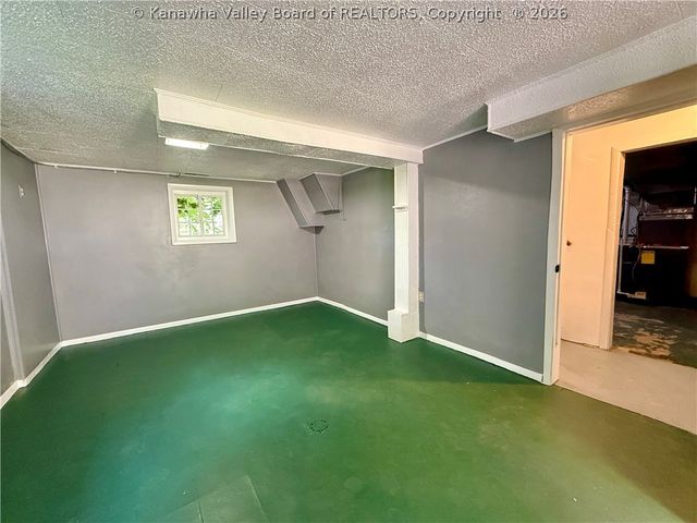 403 Swinburn Street, Charleston, WV 25302