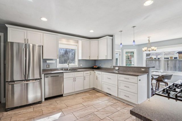 8112 N Santa Monica BOULEVARD, Fox Point, WI 53217