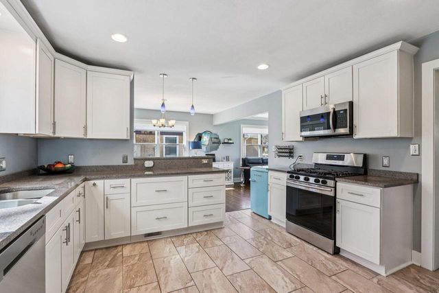 8112 N Santa Monica BOULEVARD, Fox Point, WI 53217