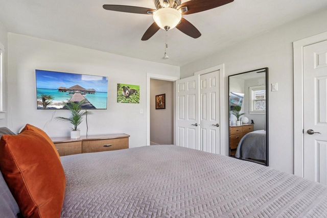 8112 N Santa Monica BOULEVARD, Fox Point, WI 53217