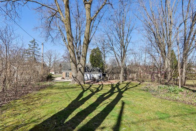 8112 N Santa Monica BOULEVARD, Fox Point, WI 53217