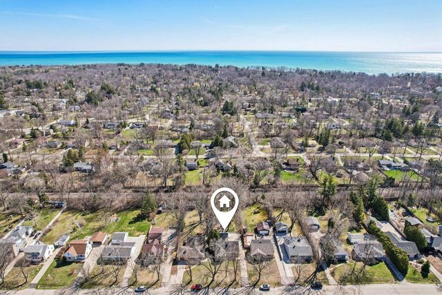 8112 N Santa Monica BOULEVARD, Fox Point, WI 53217