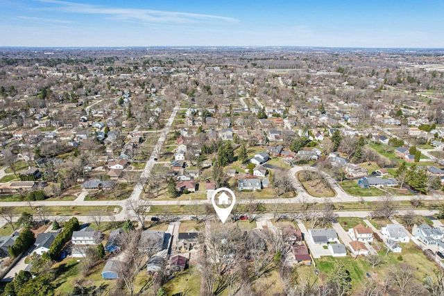 8112 N Santa Monica BOULEVARD, Fox Point, WI 53217