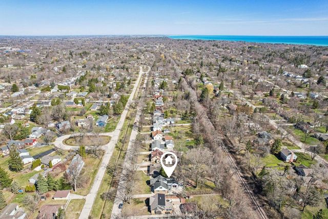 8112 N Santa Monica BOULEVARD, Fox Point, WI 53217