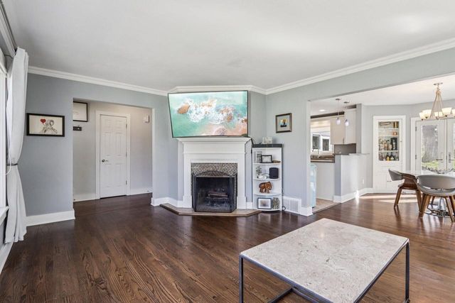 8112 N Santa Monica BOULEVARD, Fox Point, WI 53217