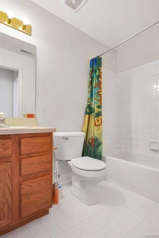 51817 Lionel Lane, Chesterfield, MI 48051