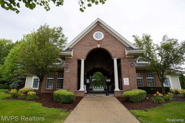 51817 Lionel Lane, Chesterfield, MI 48051