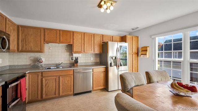 51817 Lionel Lane, Chesterfield, MI 48051