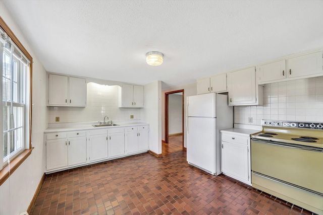 360 Airline Rd, Dennis, MA 02660