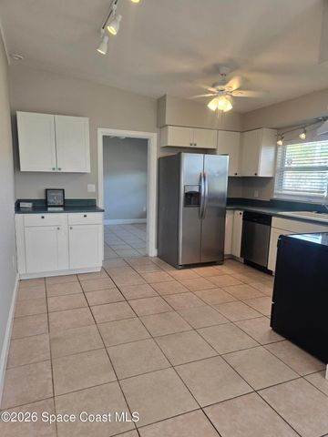 910 S Orlando Avenue, Cocoa Beach, FL 32931