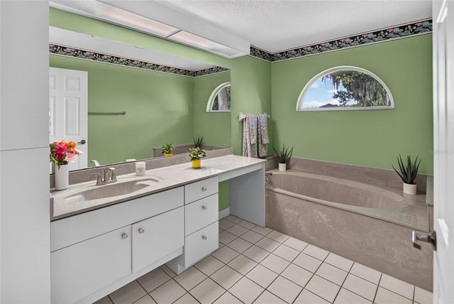 235 TEMPLE CIRCLE, Eustis, FL 32726