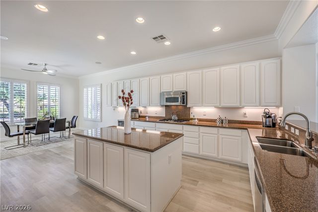 2984 Foxtail Creek Avenue, Henderson, NV 89052